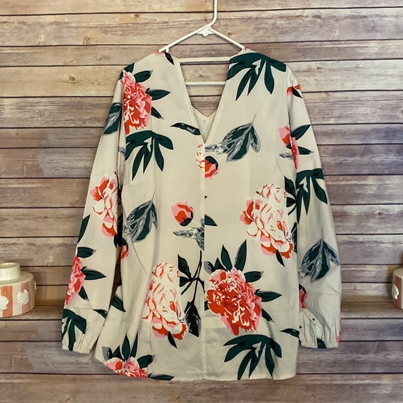 Womens top 2XL (fits more like a L/XL) - Picture 4 of 4